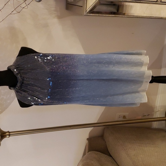 Alice+Olivia silk sequined dress size M NWOT - Picture 5 of 9